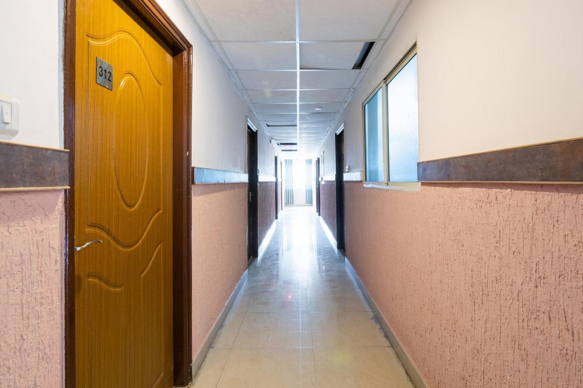 Oyo Splenor Inn Kammasandra Zewnętrze zdjęcie